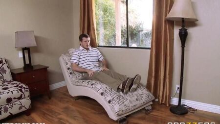 دعا أحد الجيران وزرعها بينما تنام زوجته