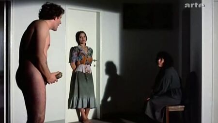 أورنيلا موتي عارية في فيلم «المرأة الأخيرة»