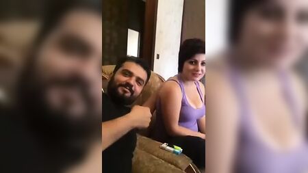 إيران: فتاة عاهرة لطيفة تشرب قبل ممارسة الجنس MA