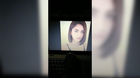 مرونال ثاكور مع تكريم