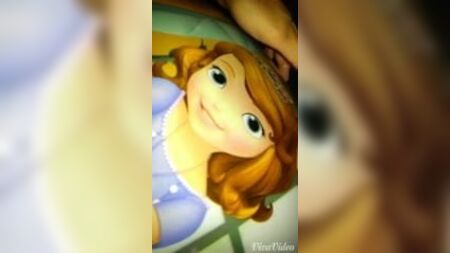 صوفيا الأولى: لعبة رشاش المياه على شكل كرة شاطئية