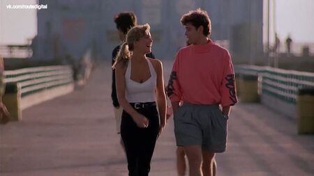 كورتني ثورن-سميث، هارلي جين كوزاك - Side Out (1990) HD 1080p / كورتني ثورن-سميث، هارلي جين كوزاك - تغيير الإرسال