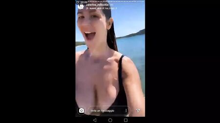 كاتيرينا ميليتشيو. أووبس، صدر كبير على إنستغرام
