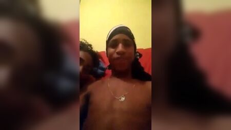 فتاة شابة من ريو تقوم بمص القضيب