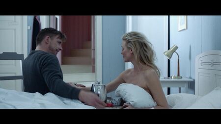 سينوف ماكودي لوند (انكشاف حلمة دون عري) - «Hjemsøkt» (النرويج 2017) 1080p شاهد عبر الإنترنت