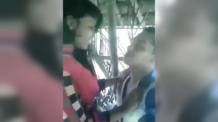 رسائل فيديو قصيرة بين صديق وصديقة من قرية ديسي