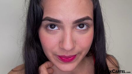 لقد بلغت للتو الثامنة عشرة من عمرها