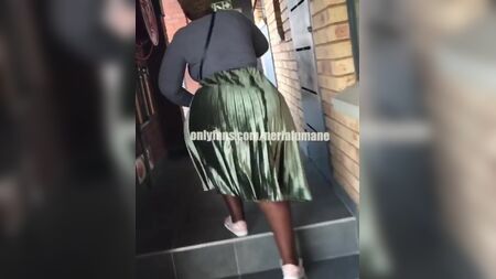 نيريا فوماني، العاهرة الجنوب أفريقية السمينة ذات الجسم المترهل