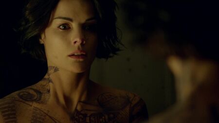 جايمي ألكسندر عارية - Blindspot (2015) - الموسم 1 الحلقة 1 (1080p)