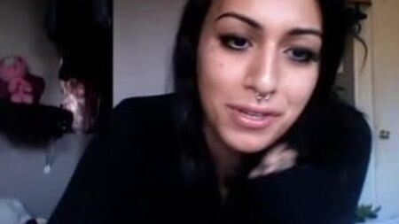 عرض منفرد لهيدي هيلتون على موقع "Tranny Porn Stars"