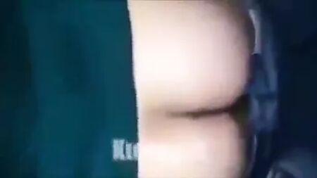 أسرع يا عمي، لئلا يأتي أحد ويرى ذلك الشرقي