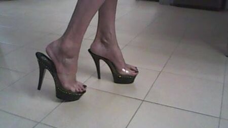 حذاء مولز شفاف من Shynthiah Heels