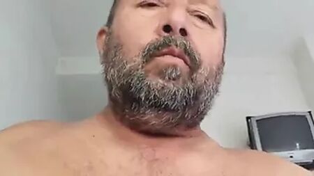 الجد يعبث
