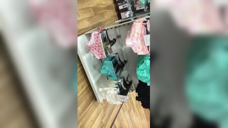 قسم الملابس الداخلية في طابق الطابق الأرضي