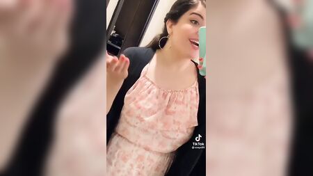 زيبا غول، مثيرة وساخنة