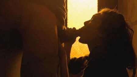 أومي مويوك في مشهد جنس فموي من فيلم "Love" على موقع ScandalPlanet.Com