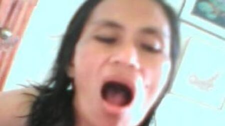 الزوجة الفلبينية إيديثا نافاريس تتعرى!