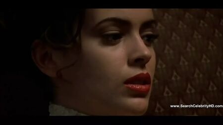 أليسا ميلانو عارية - «بويسون آيفي 2»