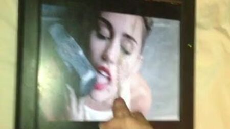 صورة متحركة تكريمية لأغنية "Wrecking Ball" لميلي سايروس