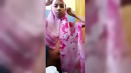 الماليزية - نوريني 5 حجاب