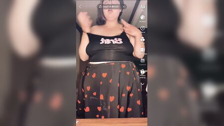 مجموعة مقاطع من تيك توك لفتيات BBW مثيرات عاريات يمارسن العادة السرية