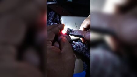 آسيوية تقطع حبل القضيب