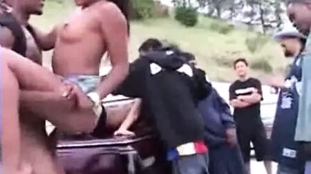 نادي "فيلفيت سوينجرز": حفلة جنسية جماعية في كرنفال الشوارع الأسود