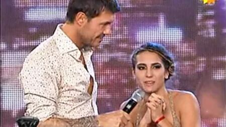 سينثيا فرنانديز ترقص رقصة «أداجيو» مرتدية ثوباً شفافاً