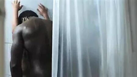 50 سنت يضاجع فتاة شقية في الحمام
