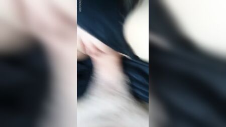 تتصل بها أمها وهي تمارس الجنس