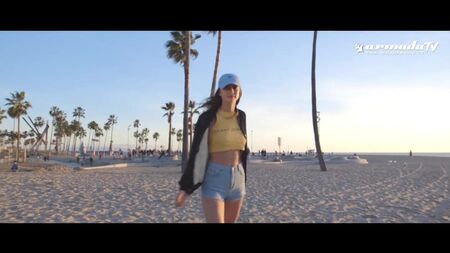 Loud Luxury بمشاركة براندو - Body (الفيديو الرسمي للكلمات)