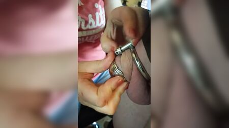 تقييد الجسم بجهاز عفة صغير
