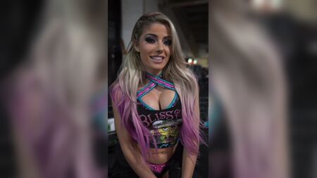 WWE - أليكسا بليس: صدرها المثير 02