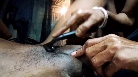 زوجة العم قامت اليوم بتنظيف الأرض بنفسها