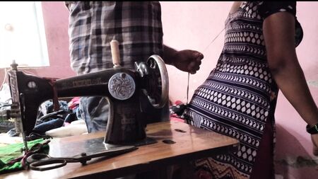 أيها الخياط، خيط لي ساري جديد، ساري، ساري، وسأوصلك إلى وجهتك