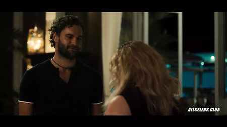 آمي شومر ومواني هارا في فيلم «Snatched»