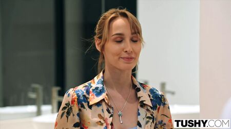 TUSHY: الجميلة كيلي كولينز في أول ظهور لها في مشهد شرجي حصري!