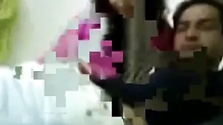 اللعبة الشفوية الشهيرة لـ"العمة الباكستانية" من كراتشي