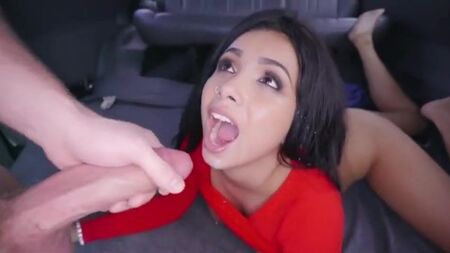 قذف على القميص الأحمر