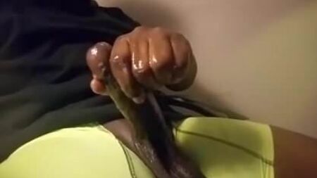 Thickblackoilycock هو اسمي على تطبيق Kik