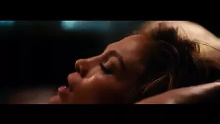 جينيفر لوبيز في فيلم «الفتى المجاور»