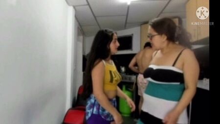 صور لفتاة لاتينية عارية أمام الكاميرا فقط
