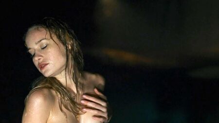 مشهد عري لبري لارسون من فيلم «تانر هول» - ScandalPlanet.Com