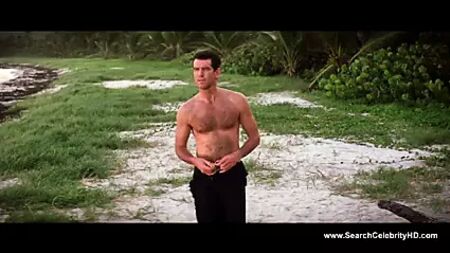 رينيه روسو عارية - فيلم "قضية توماس كراون" (1999)