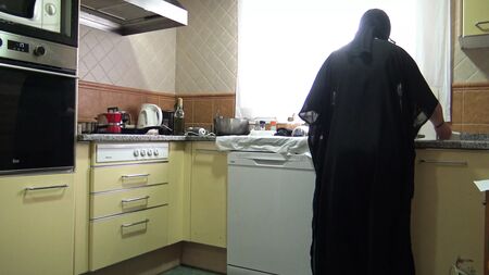 ممارسة الجنس في المملكة العربية السعودية، مقاطع منزلية، زوجة، مضاجعة قوية