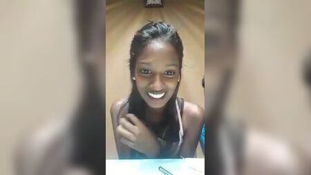 فتاة مثيرة تلتقط صور سيلفي 40.MP4
