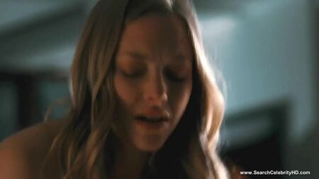 مشاهد أماندا سيفريد العارية - فيلم «كلوي» - بجودة عالية