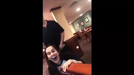نادل حصل على إكرامية في شكل جنس فموي