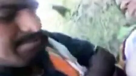 فتاة ذكية من جنوب الهند تحاول قضاء وقت ممتع مع حبيبها