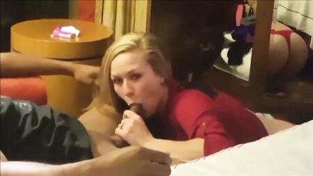 زوجة مثيرة هاوية في علاقة بين الأعراق مع زوج مخدوع